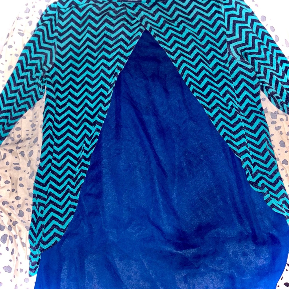 L Navy & Teal Chevron Pattern Sheer Split Back High-Low Women's Blouse Top Tunic